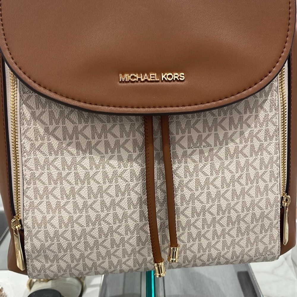 Michael Kors Backpack Bag Phoebe Medium Flap Drawstring Backpack
Vanilla
NWT - Picture 2 of 16